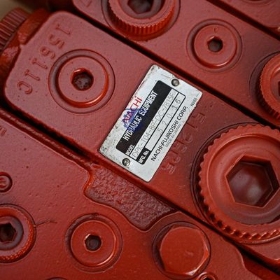 日立EX55ZAX60コベルコSK60掘削機用のナチ制御バルブ DPK-T04-8P-DC-7815F